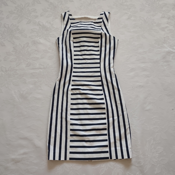 Striped bodycon form fitting exposed goldtone zipper - Picture 2 of 8